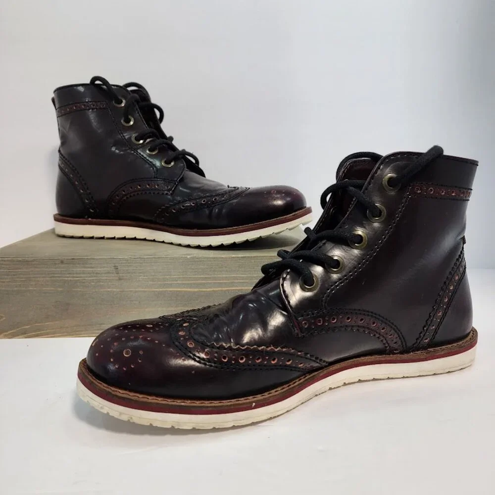 Crevo Men's Boardwalk Wing Tip Boot, Bordo Gloss Leather‎ Mens Size 9